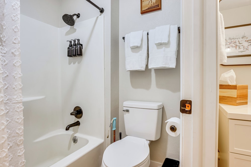 Walk to Dtwn: Winter Park Studio w/ Hot Tub Access