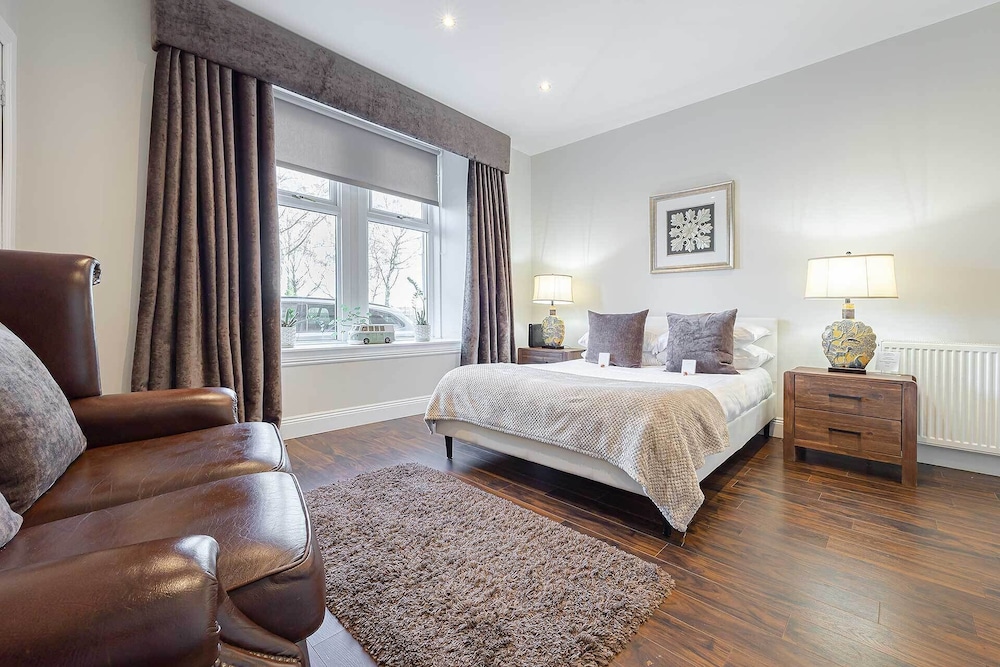 Carmel Apartments Queen Street Residence