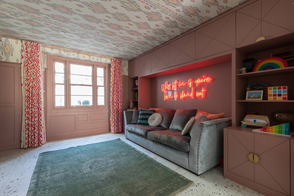 Westbourne Park Road XVI by Onefinestay