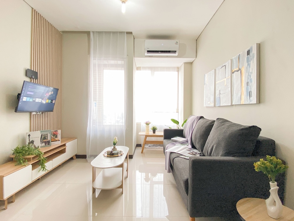 Comfortable And Homey 2Br Apartment Nifarro Park