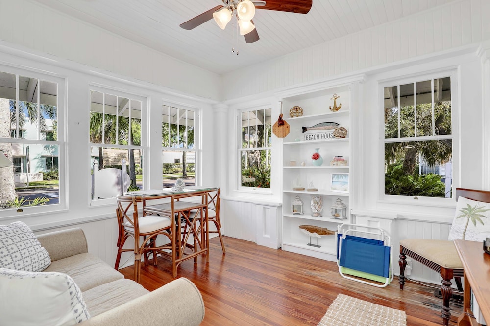 Hibiscus House Bed Breakfast Citrus Room