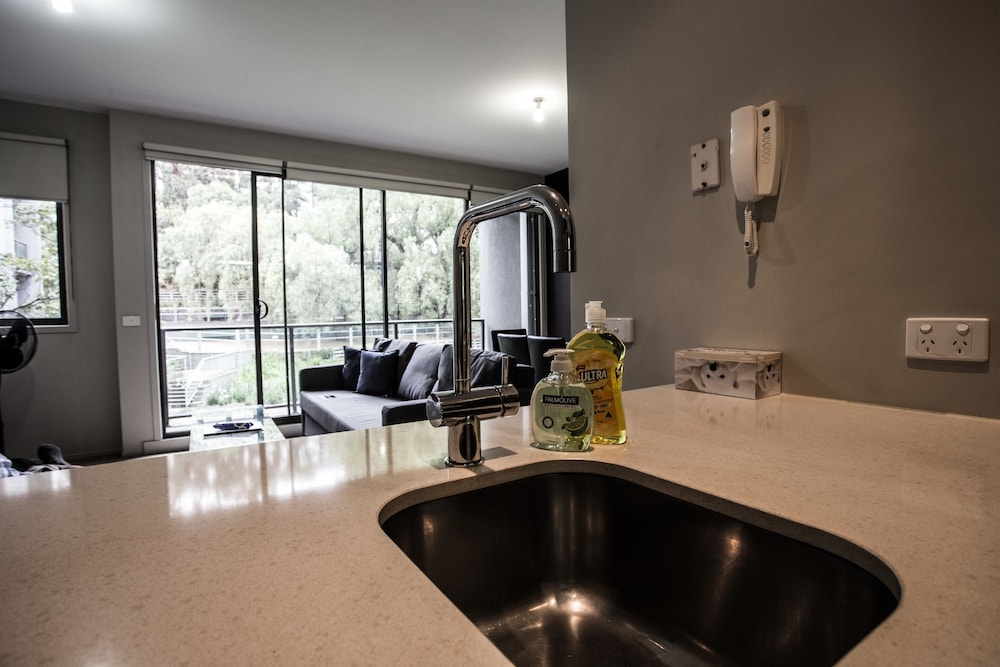 ReadySet Apartments on Altona view 2