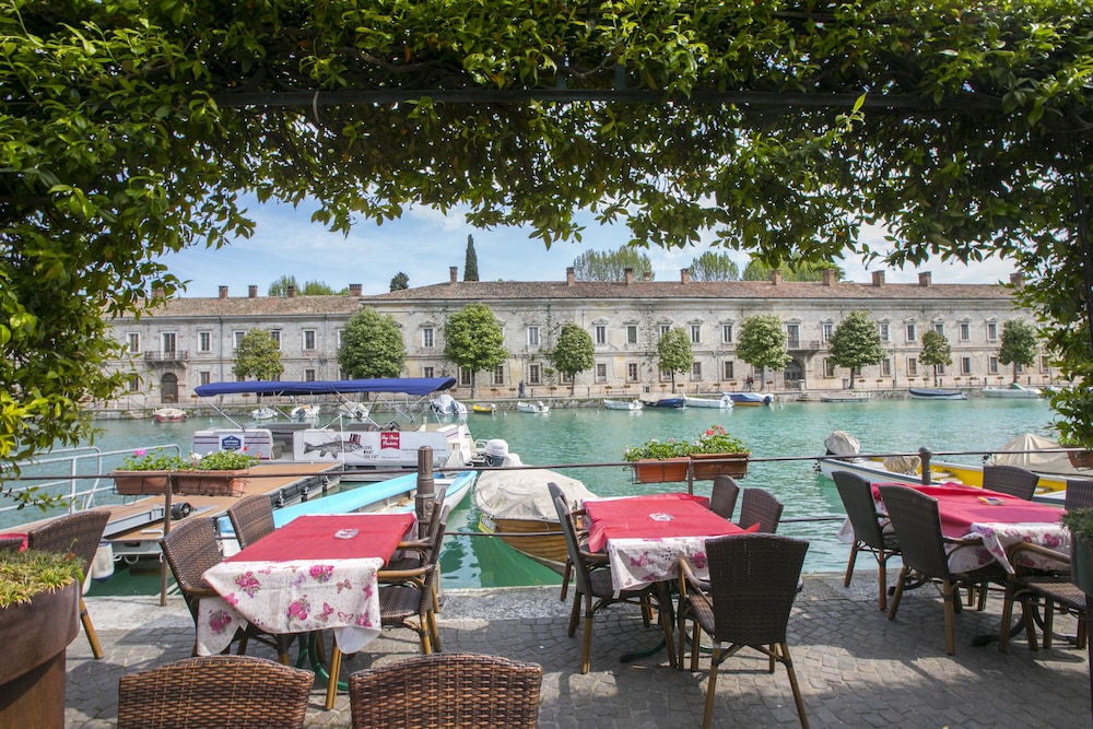 Peschiera - Pool & Free Parking view 2