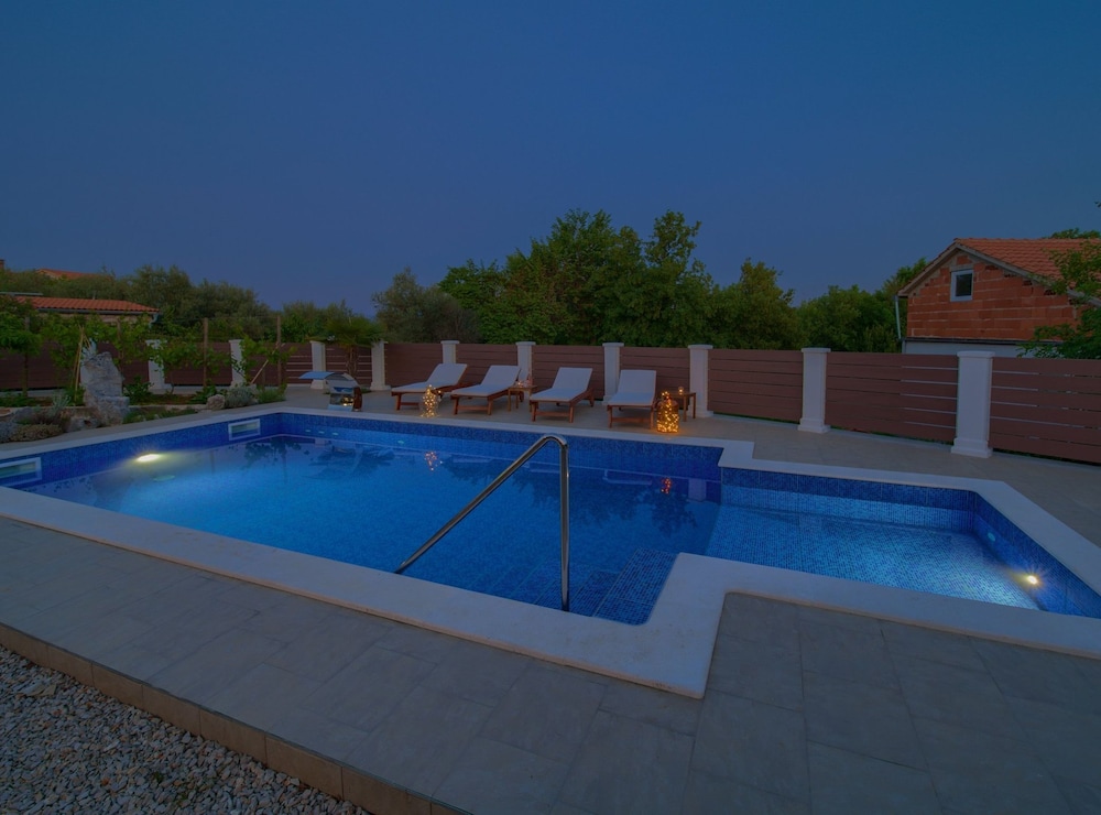 Tranquil Getaway Polje Villa With Pool