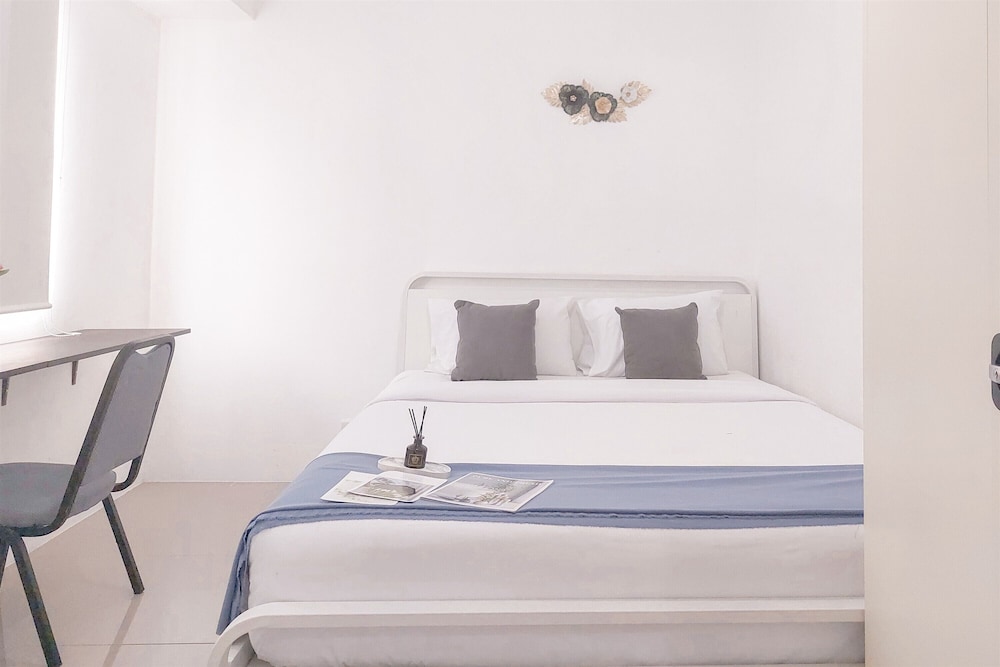 Relaxing And Homey Studio At Urbantown Serpong Apartment
