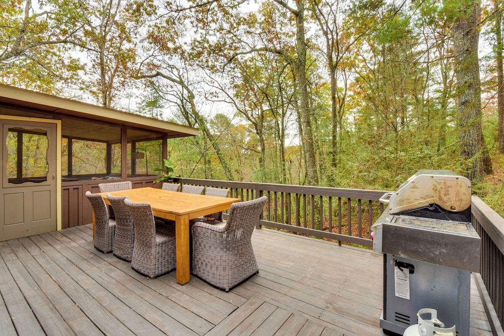1 Mi to Beach: Lake Rabun Home w/ Carriage House