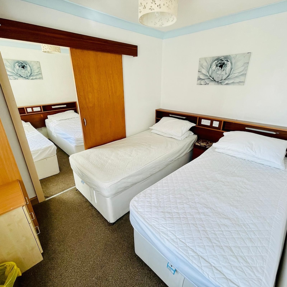 Lyndene Holiday Apartments