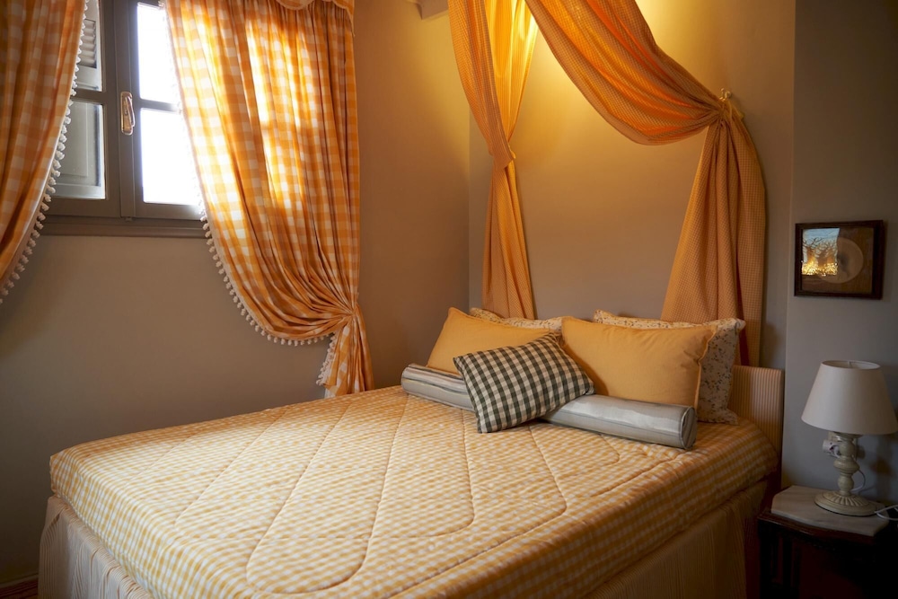 Dandy Villas Dimitsana - a Family Ideal Charming Home in a Quaint Historic Neighborhood - 2 Fireplaces for Romantic Nights view 3