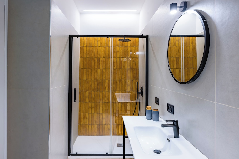 Modern Family Spacious Apartment Near Toledo