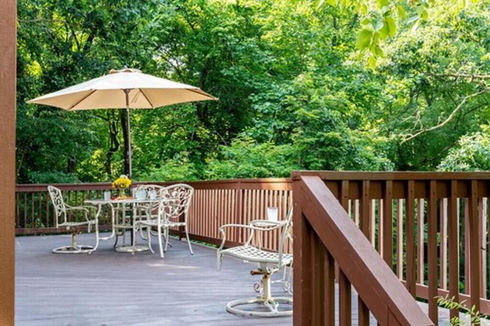 Engadine Inn  Cabins - Property Image 21