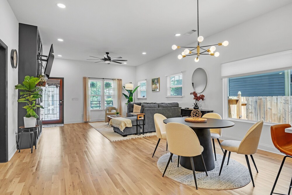 Stylish Bungalow Near Beltline & Breweries 4 Bedroom Bungalow