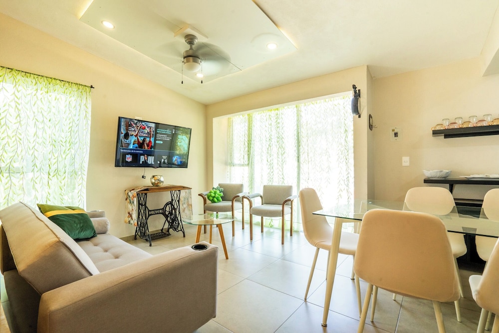 Family House in Jiutepec with Pool & BBQ