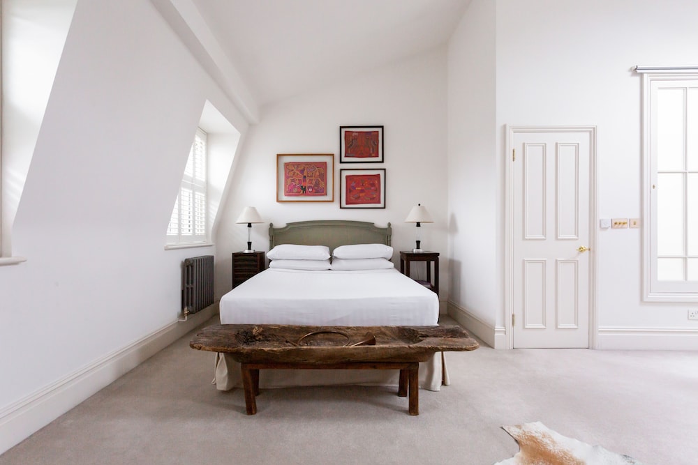 Warwick Gardens II by Onefinestay