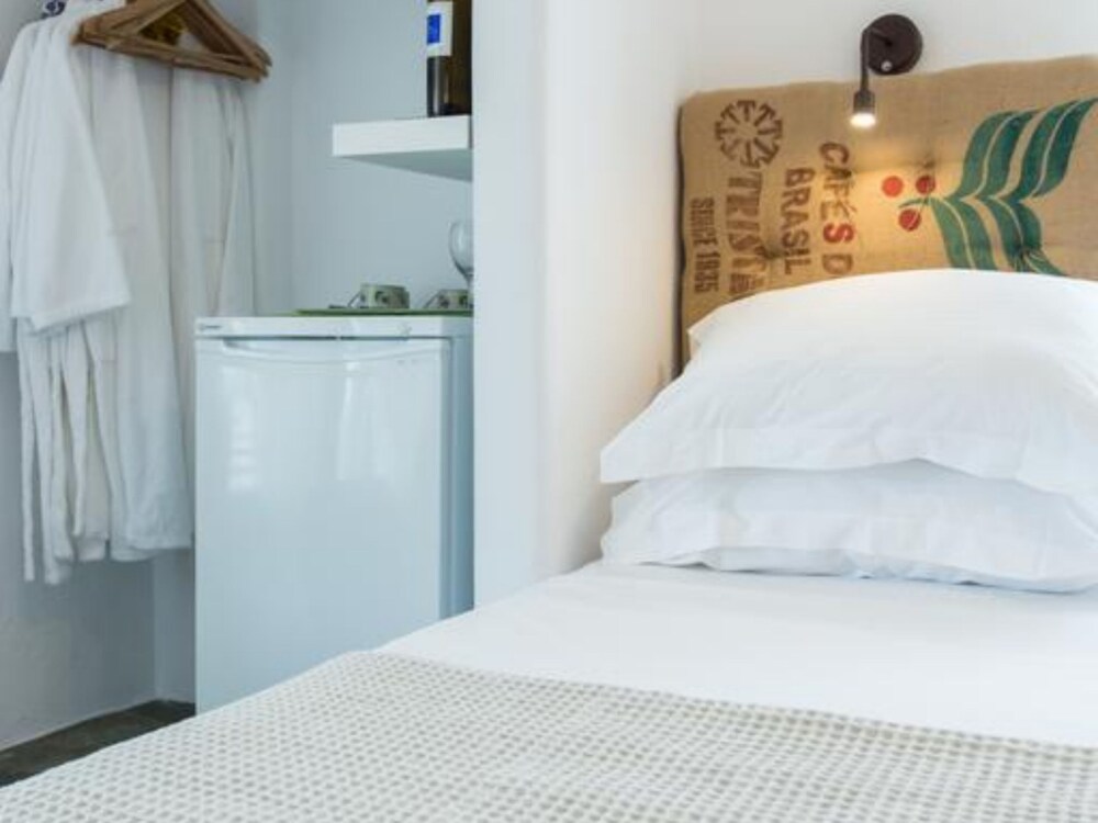 Evi Rooms