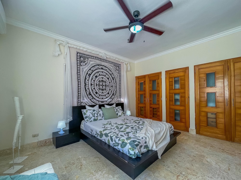 Cute Apartment Only Steps From the Beach