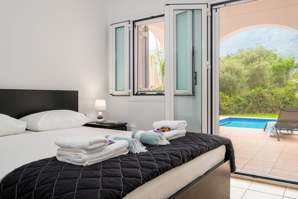 Kournas-sleeps8-parking-garden-pool-petfriendly view 5