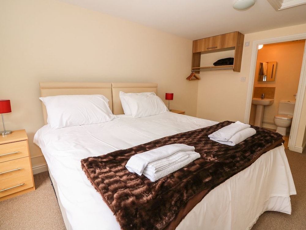 Swansea Vacations - Old Tredegar Arms - Property Image 5