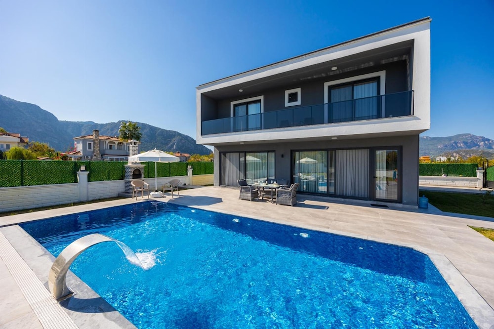 Villa Grand Yasar 4 With 4 Bedrooms and 4 Bathrooms