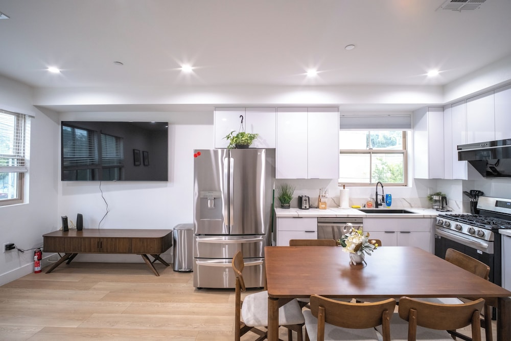 Stylish Private Room by Downtown LA