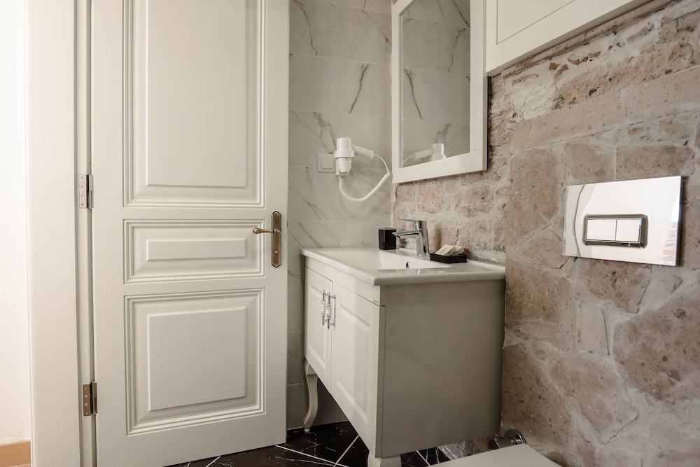 Ali Baris Pansiyon Cunda - Image 24