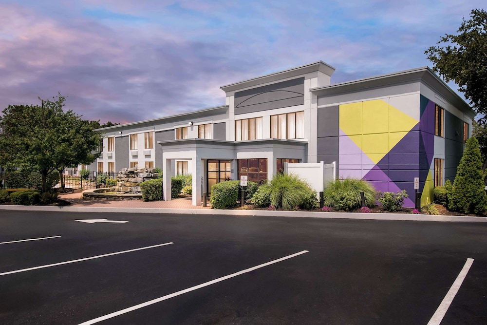 Hotel Spark by Hilton Hummelstown Hershey - Image 1