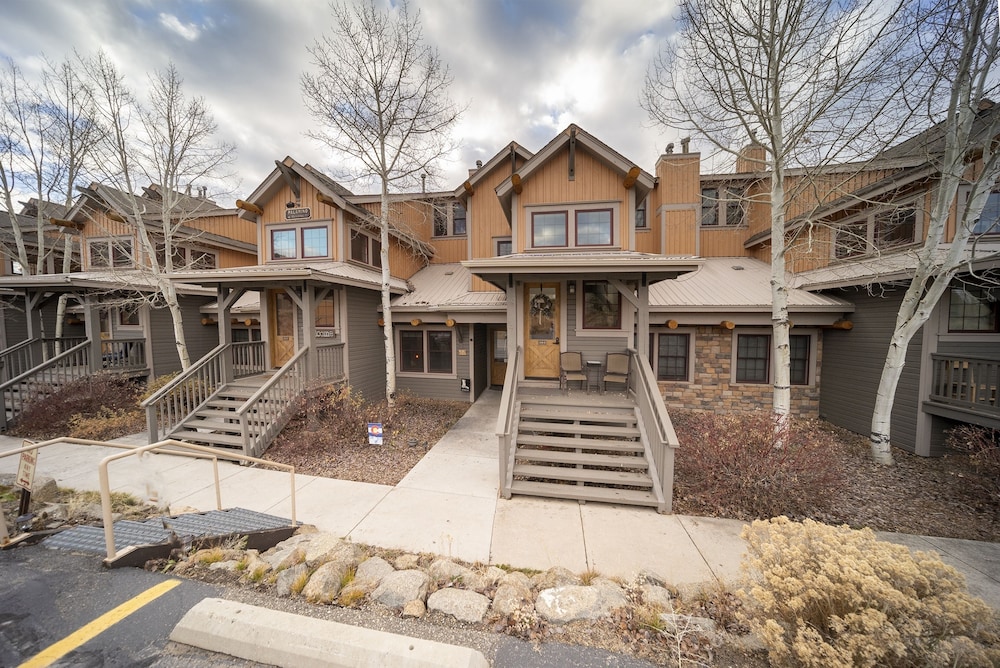 Palomino At Kicking Horse 2 Bedroom Cabin by Redawning - Property Image 6