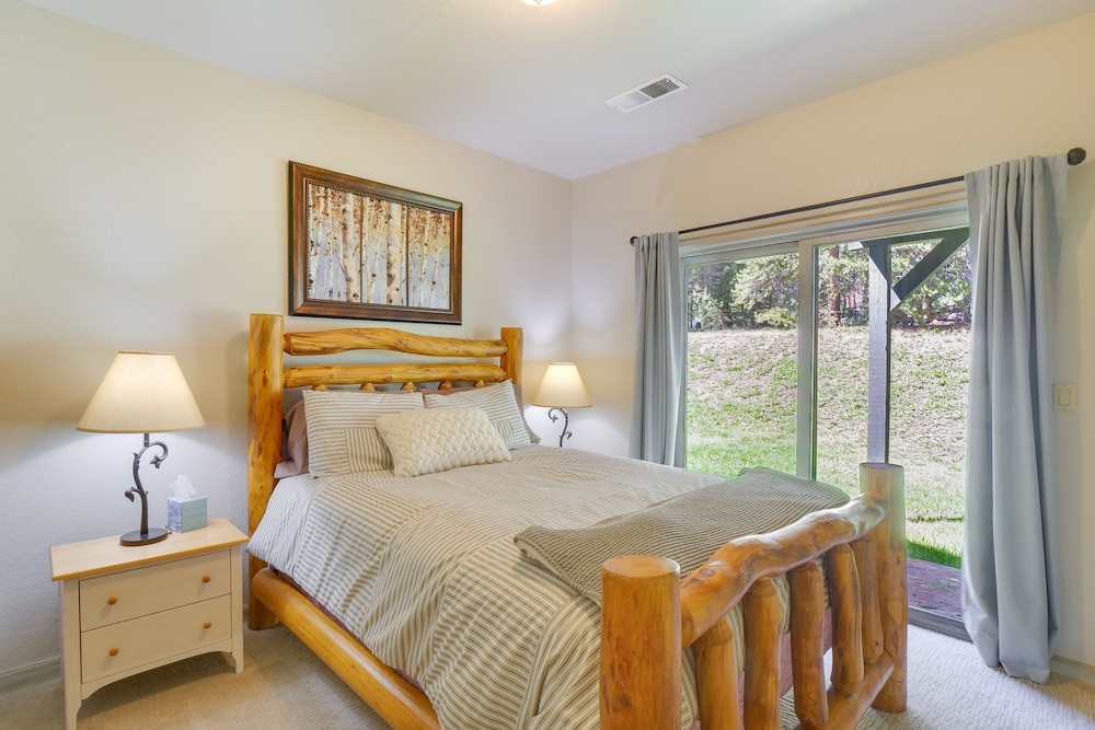 Breck Hideaway: Private Hot Tub, Fireplace & Deck view 3