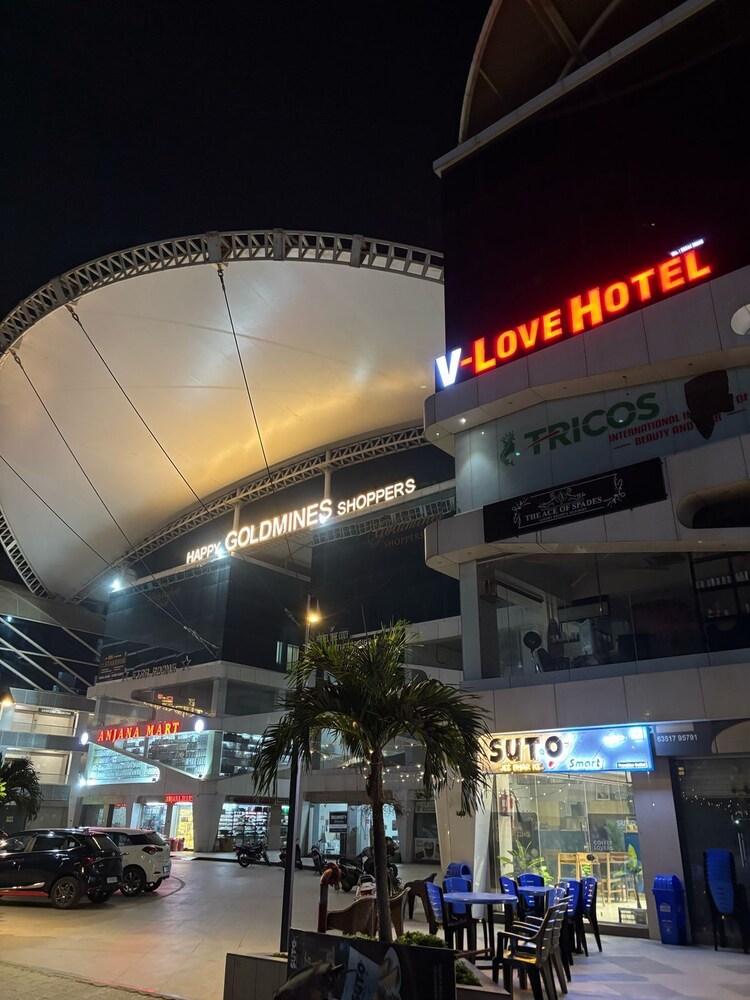 V Love Hotel