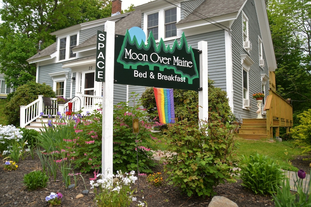 Moon Over Maine - Property Image 5