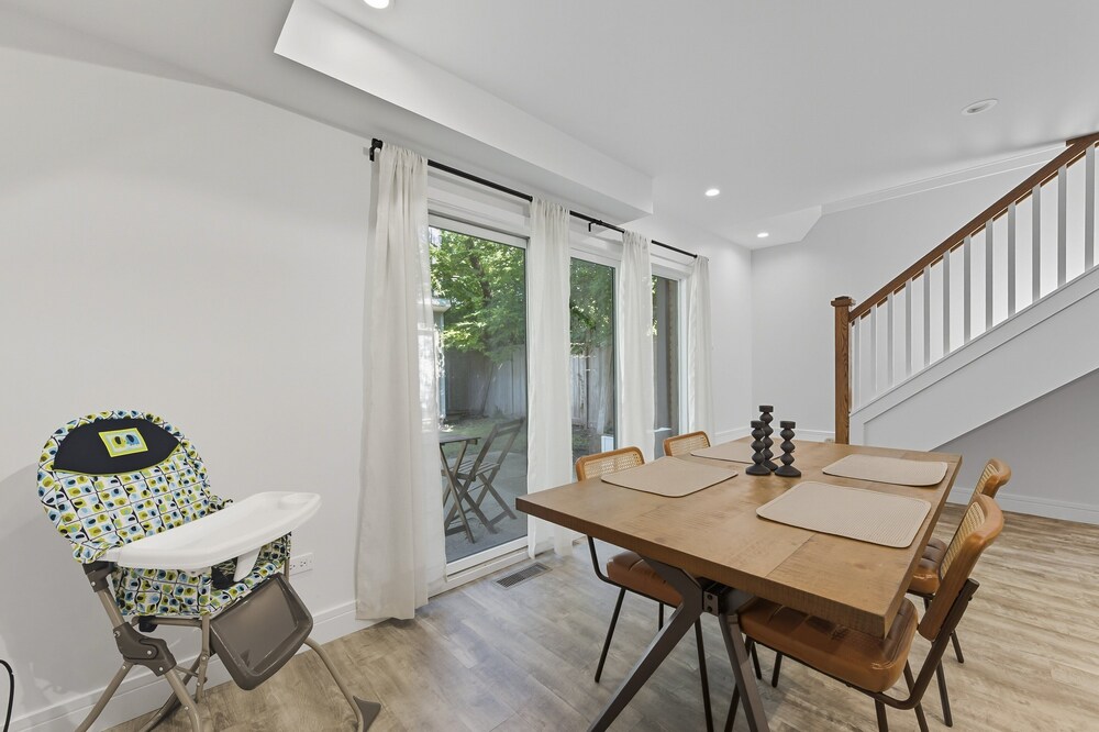 Bright Modern 3bed 2.5bath Evanston Home W/parking 3 Bedroom Home