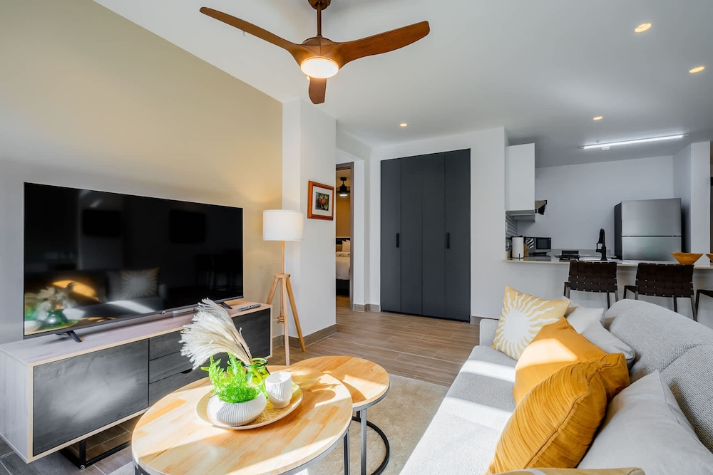 w Beautiful 2BR w Balcony in Casco Viejo