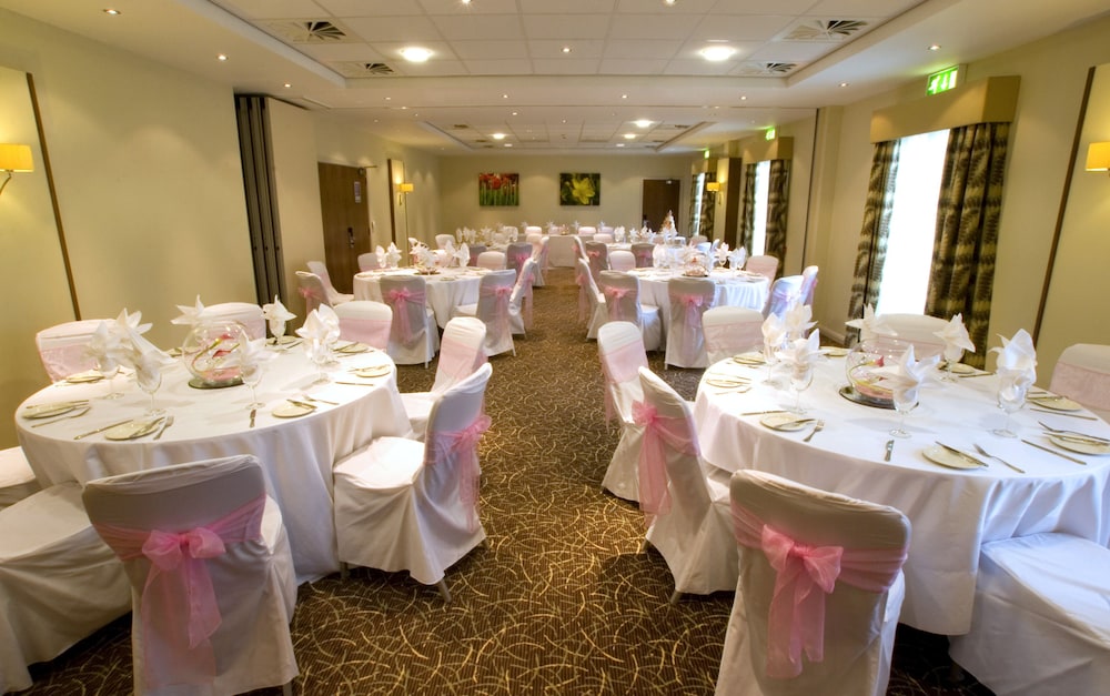 Luton Vacations - Hilton Garden Inn Luton North, United Kingdom - Property Image 2
