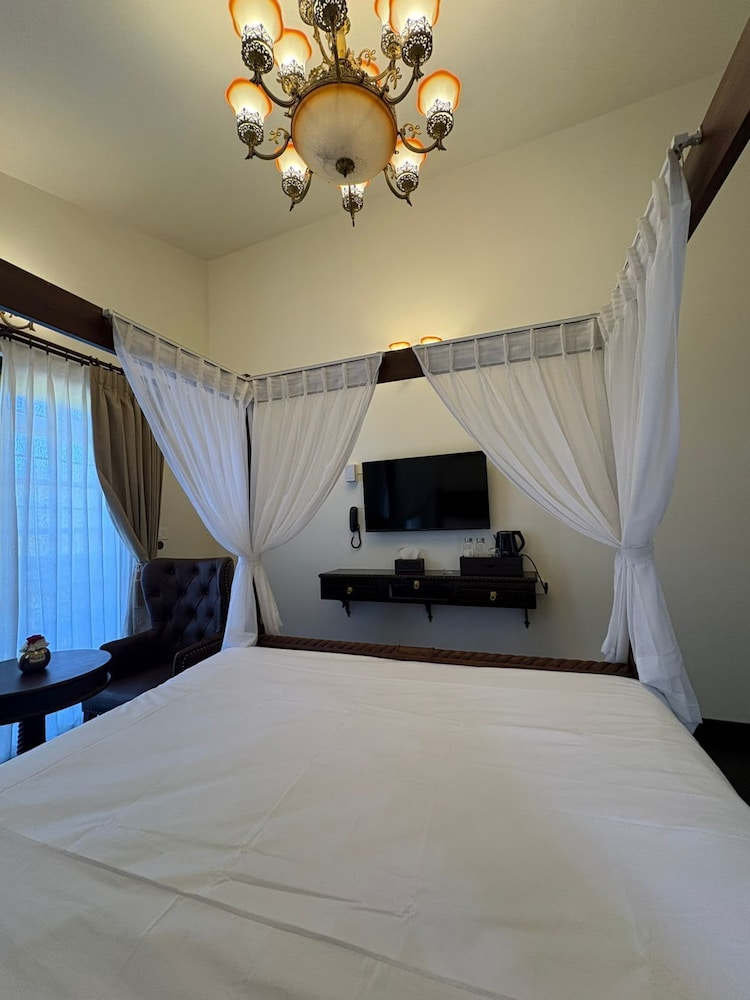 Lynton Resorts