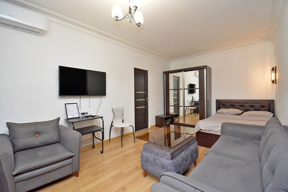 Mashtots apartment by Luxe Group MA154