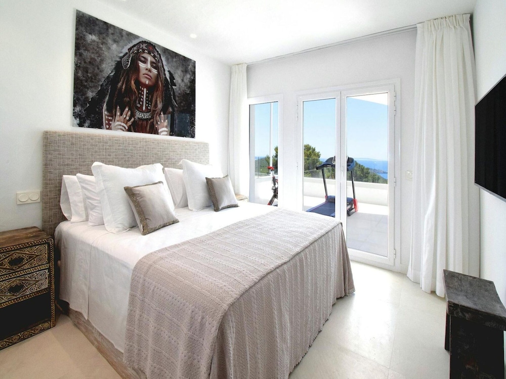 Magnificent Villa With Heated Pool