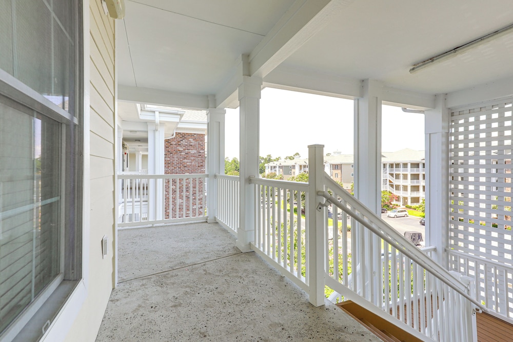 Golf Course View, Pool Access: Myrtle Beach Condo!