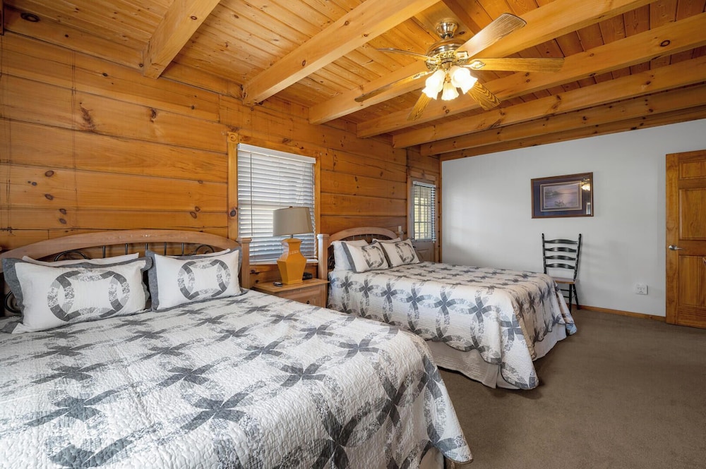 Country Pines Lodge