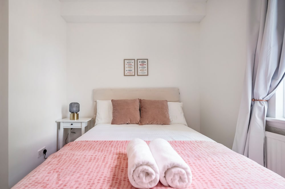 Modern London stay near Nothing Hill