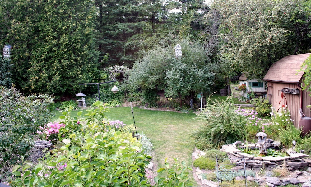 Burleys Gardens and Suite