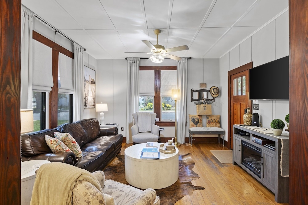 1929 Craftsman Charmer 2 Bedroom Home