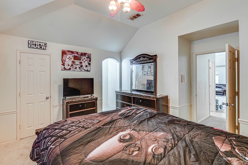 Shop, Play & Explore: Family Home in Allen