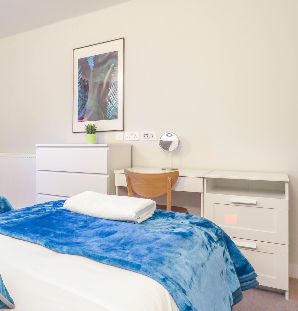 Tudors eSuites City Centre House view 5