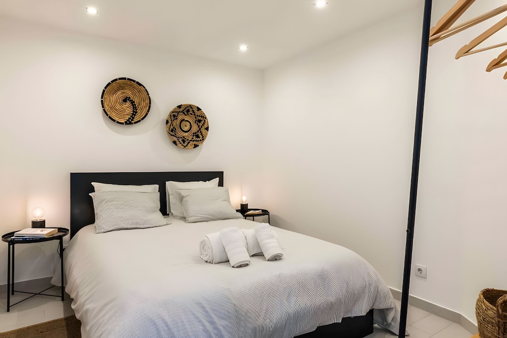 Santa Eul lia 2-bedroom Apartment w Swimming Pool
