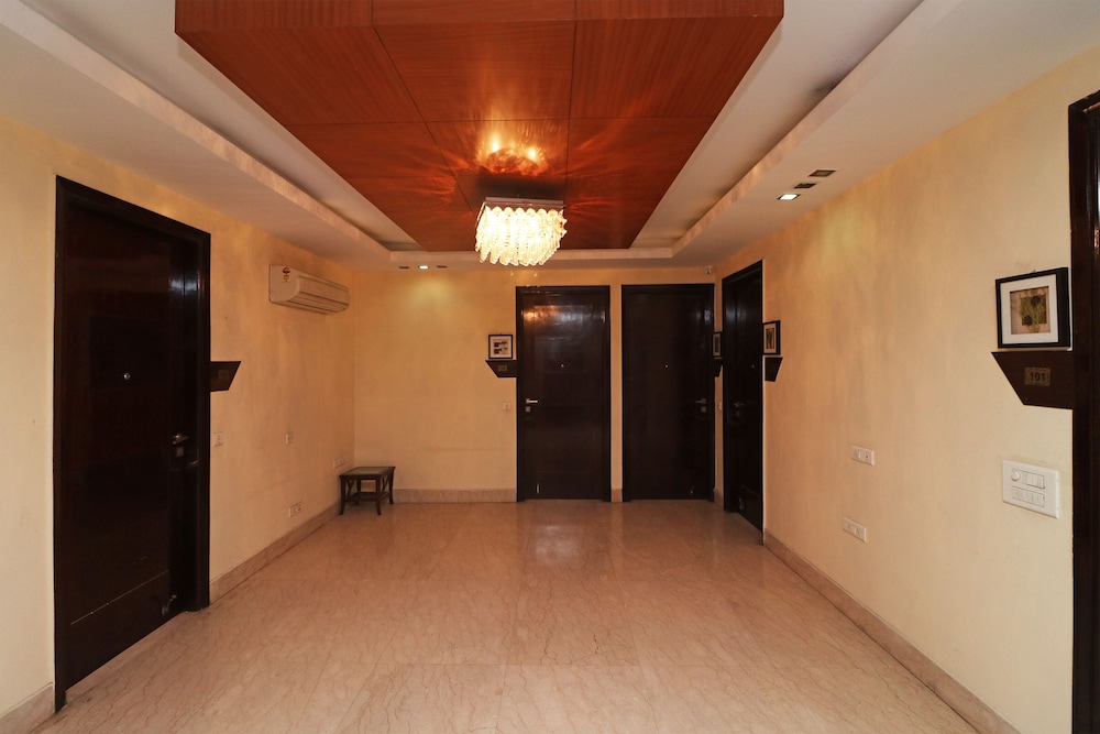 Lobby & Reception