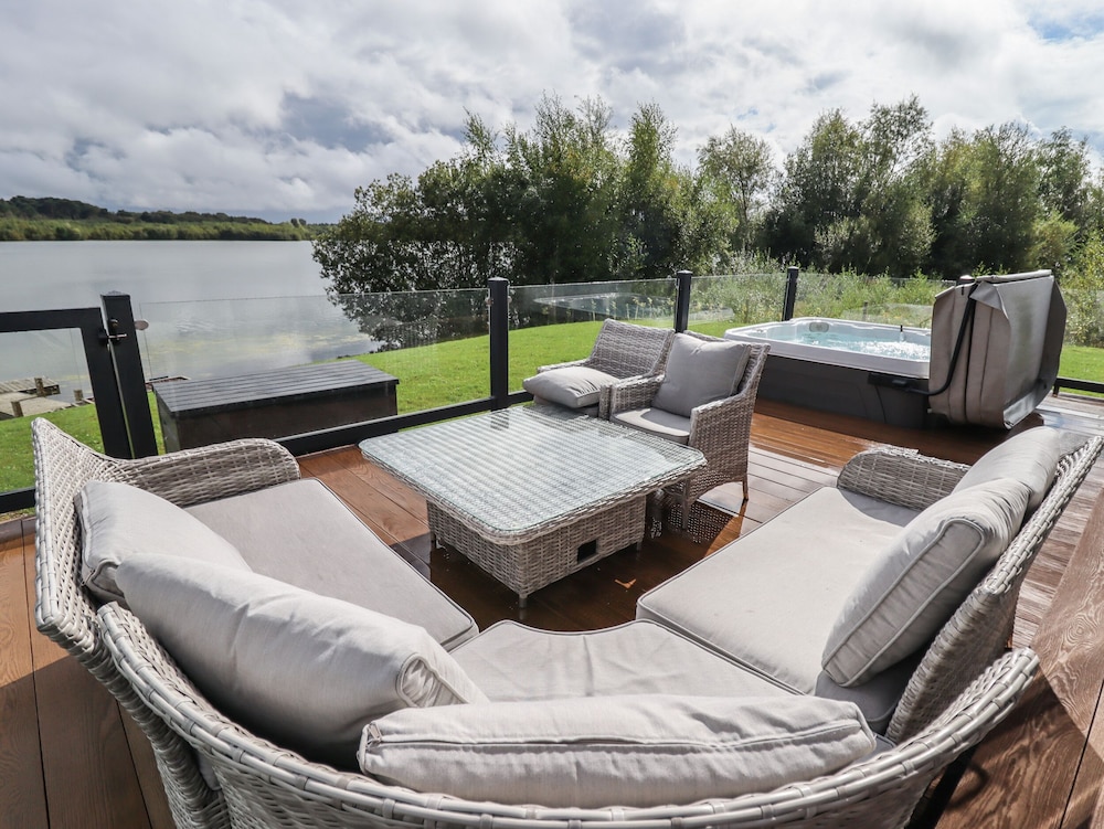 40 Delamere Point