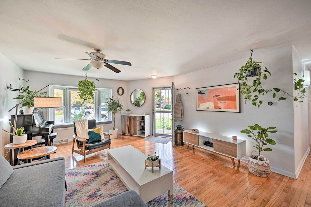 < 7 Mi to Dtwn: Denver Home w/ Large Yard!