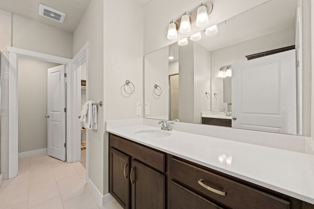 Northfield Hideaway, King Suite, EV, Pet-friendly