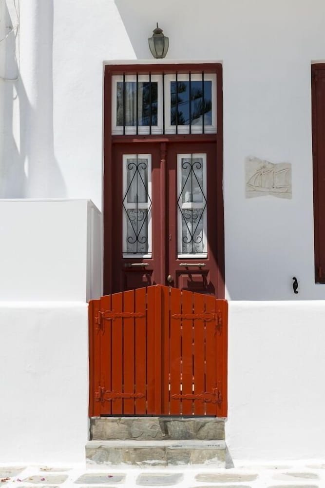 Alana Mykonos