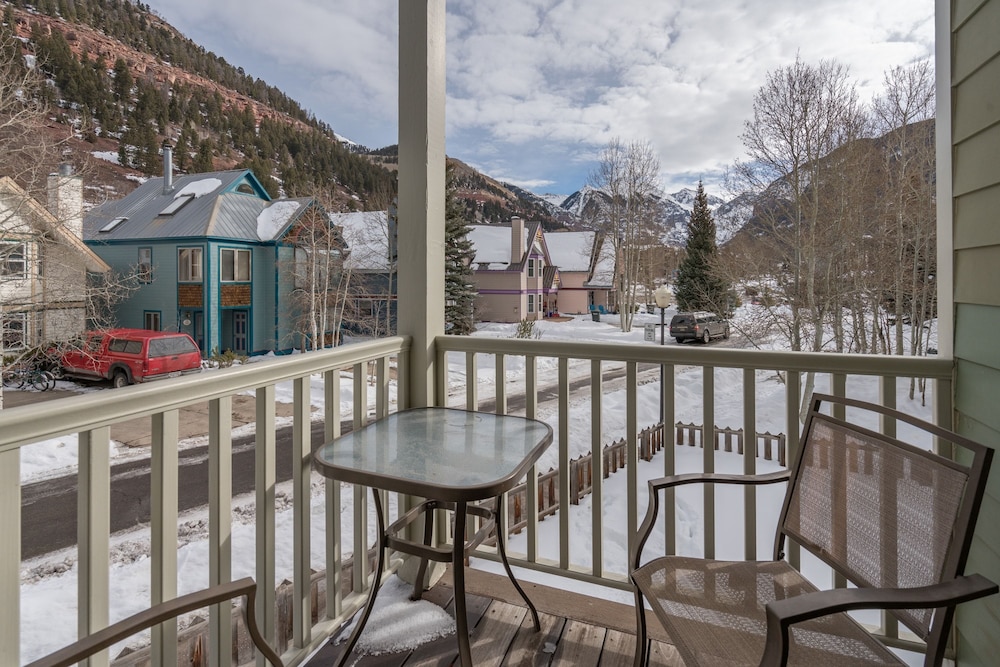 Bachman Village 14 by Avantstay Close To Town The Slopes w Hot Tub Permit 12038