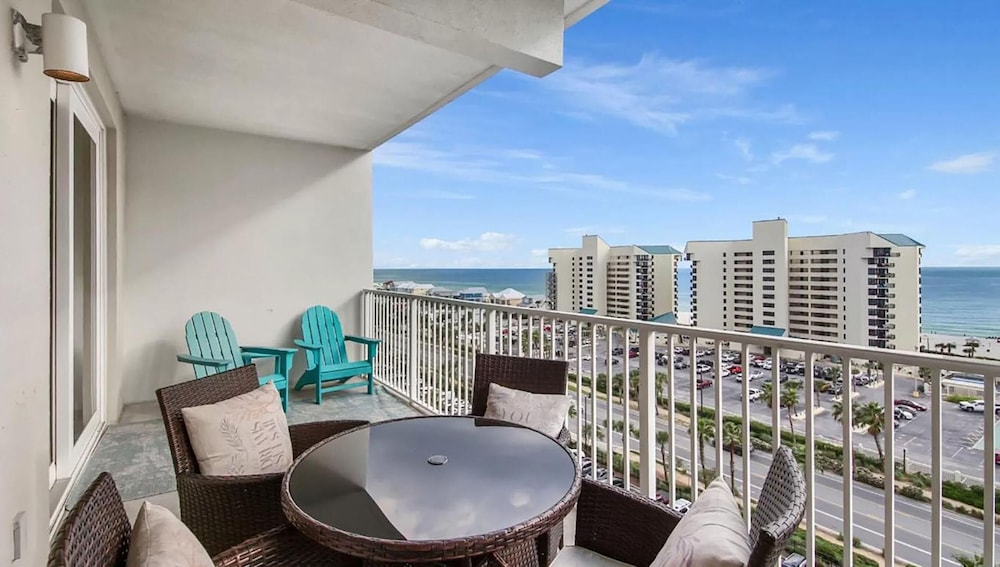 Laketown Wharf 827 - Life's A Beach